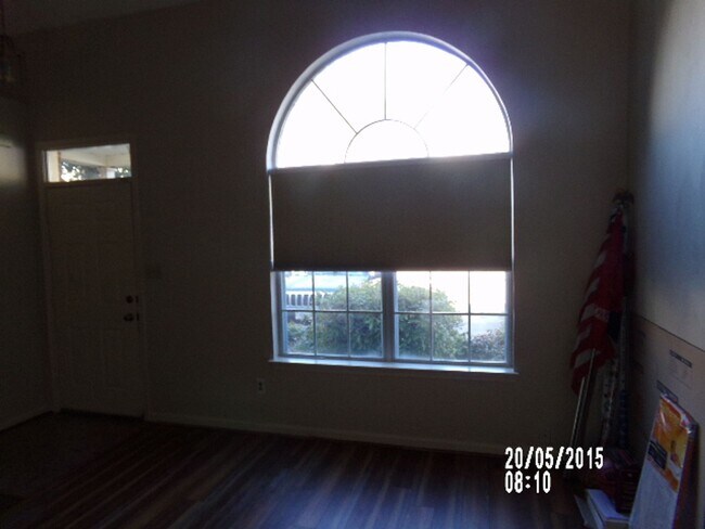Building Photo - 820 S Lake Cir