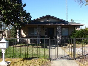 Building Photo - 225 California St