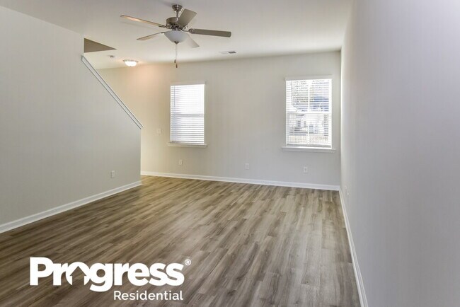 Foto del edificio - 100 Fern Rd