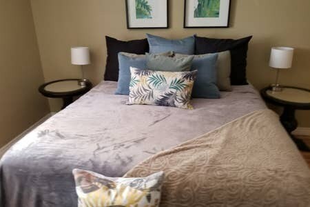 Queen Bedroom Angle - 19152 Shoreline Ln