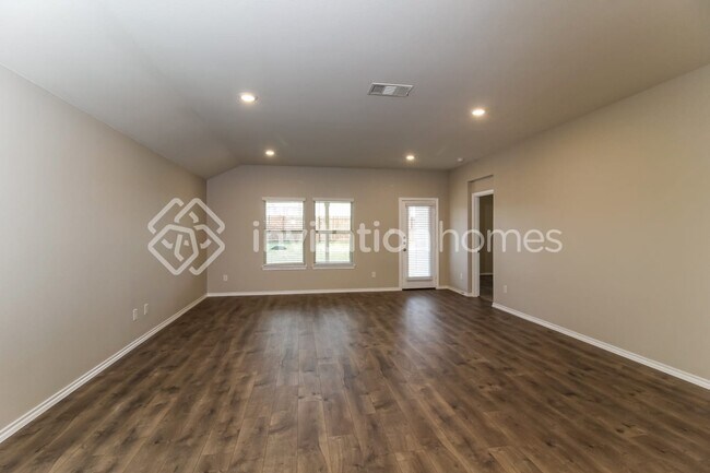 Building Photo - 108 Samuel St