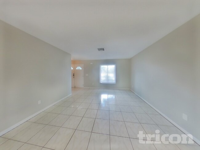 Foto del edificio - 12624 Eddington Rd