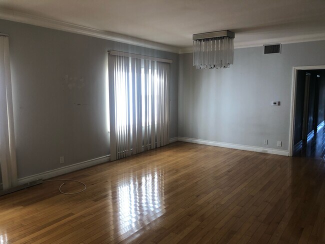 Building Photo - 146 S Wetherly Dr