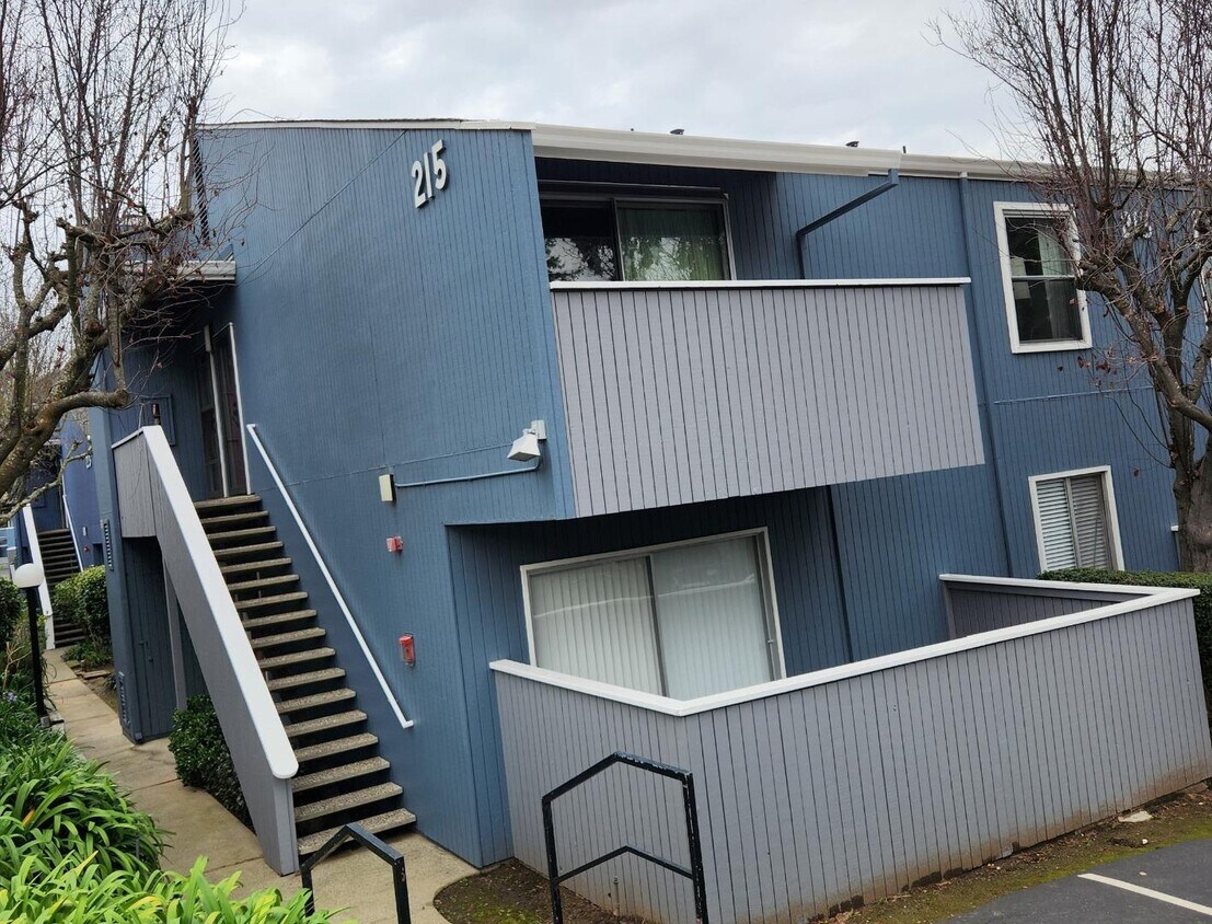 Primary Photo - 215 Boardwalk Ave