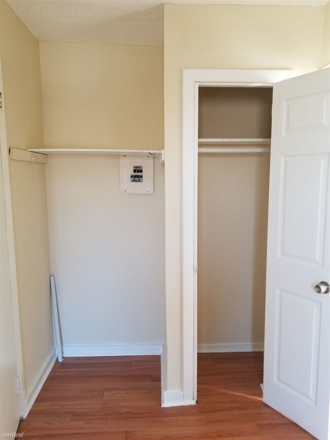 Building Photo - 1 br, 1 bath  - 133 Davenport Ave 3a