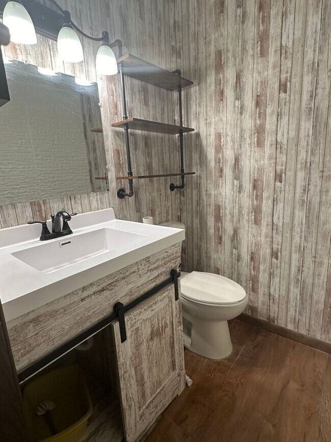 Foto del edificio - 3 Bedroom 2.5 Bath Ranch Home with 2 Stall...