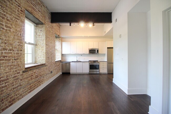 Building Photo - Luxury Loft in historic setting