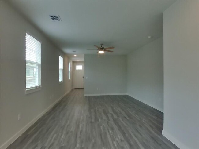 Foto del edificio - 525 Raglands Rd
