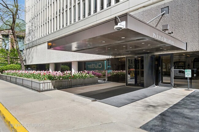 Building Photo - 200 E Delaware Pl