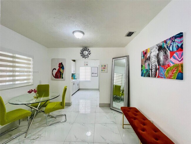 Foto del edificio - 737 NW 41st St