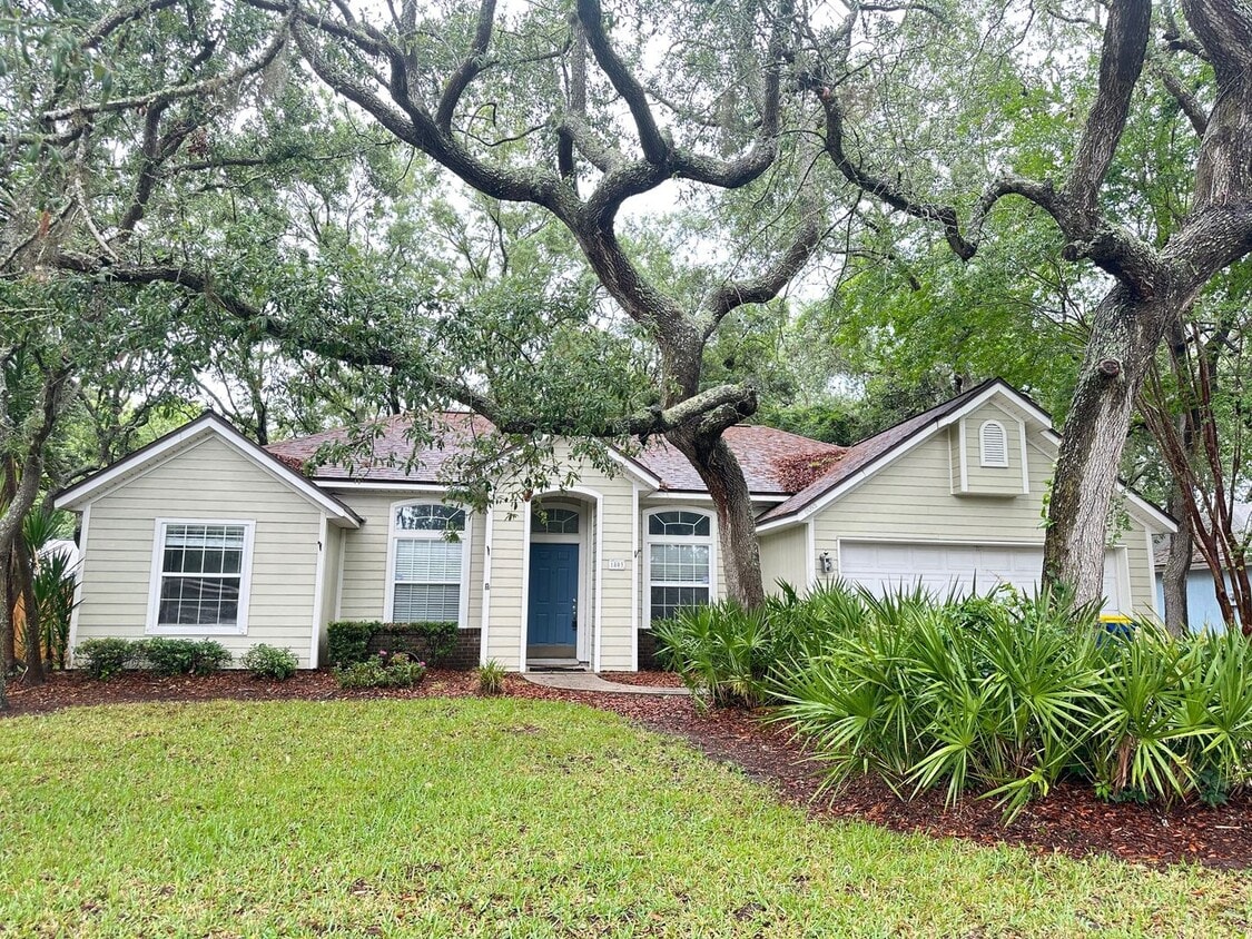 5 minutes to the beach! Remodeled Home! - 5 minutes to the beach!  Remodeled Home!