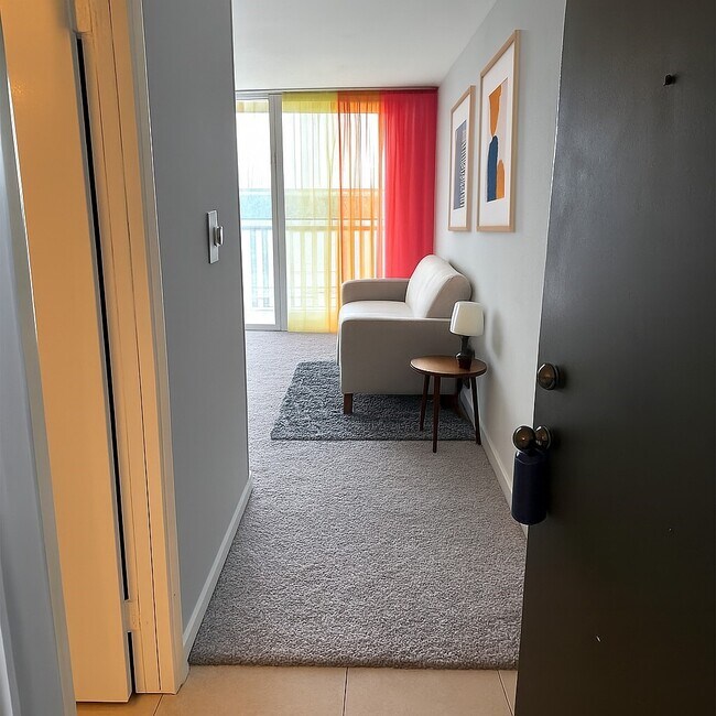 Foto del edificio - 12600 Melville Dr