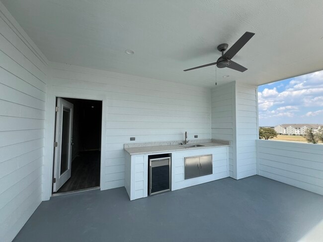 Photo - 308 Grove St House