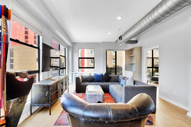 Building Photo - 777 6th Ave
