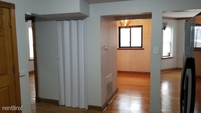 Building Photo - 3 br, 2 bath Apartment - 8000 S Langley Ave