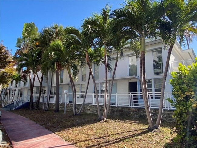 Building Photo - 3 br, 2 bath House - 6865 Bay Dr Apt 8