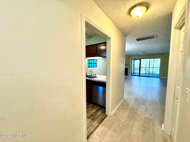 Building Photo - 10165 Creekside Dr SE