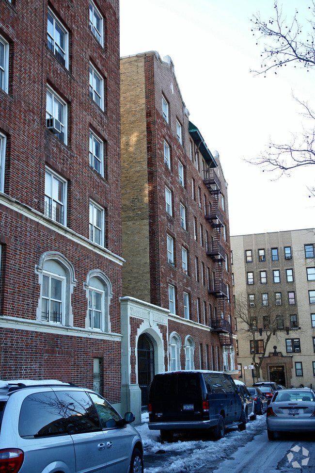 Building Photo - 300 Wadsworth Ter