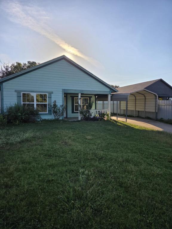Primary Photo - 3705 S 4th St