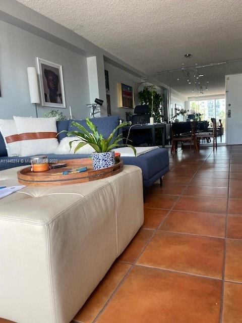 Foto del edificio - 3716 NE 168th St
