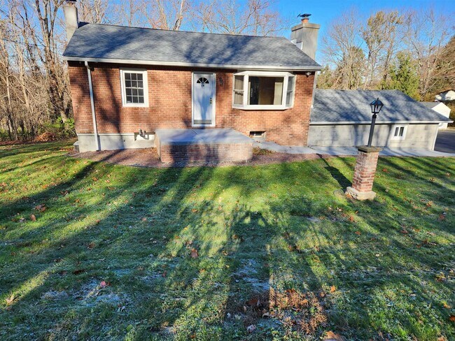 Building Photo - 19 Ridgeview Rd