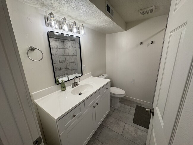 Foto del edificio - 312 E Donna Cir