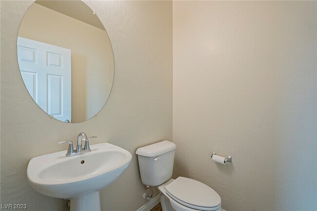 Foto del edificio - 315 Woodland Moss Rd