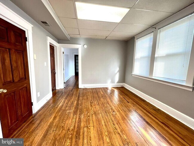Foto del edificio - 2703 E Strathmore Ave