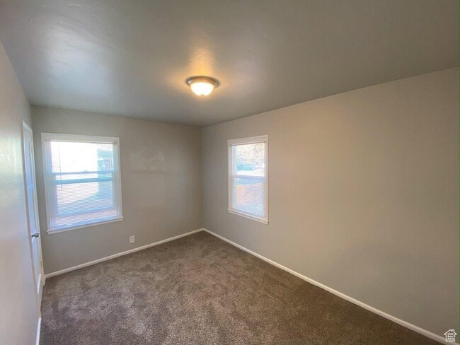 Building Photo - 354 S Brookside Dr