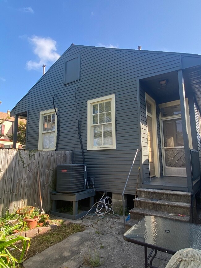Building Photo - 3216 Toulouse St