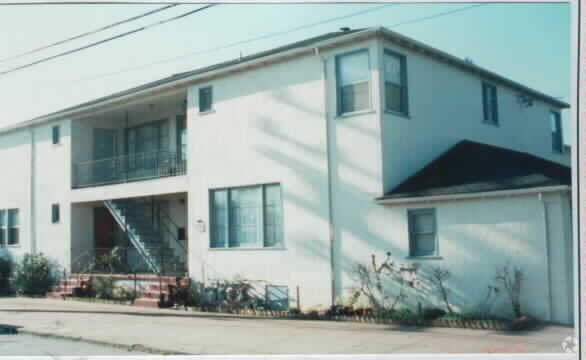 Building Photo - 439 Claremont Apts
