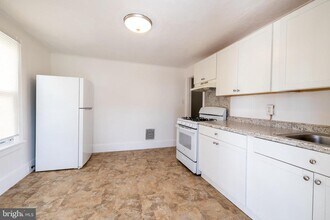 Building Photo - 143 Greenwood Ave