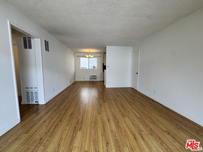 Foto del edificio - 1252 Barry Ave