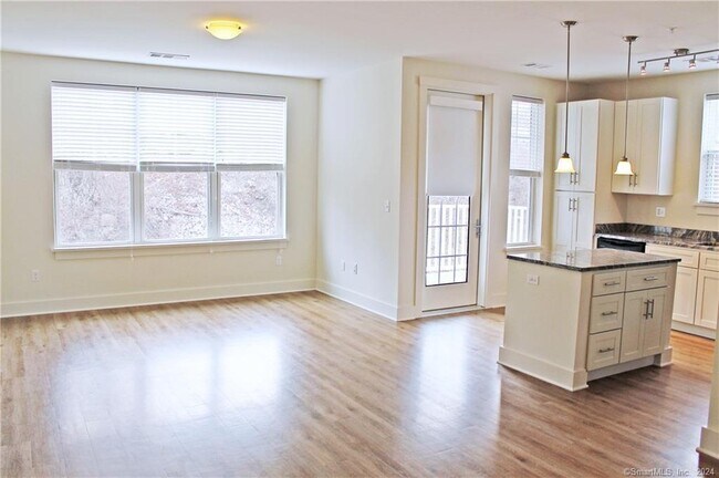 Foto del edificio - 398 Federal Rd