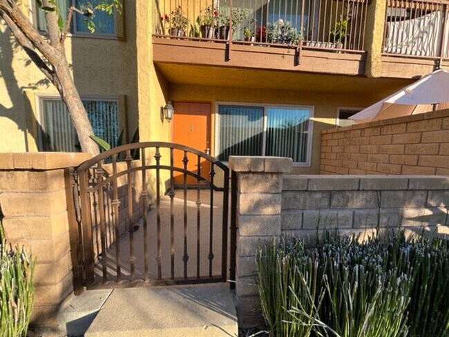 Foto del edificio - Remodeled 1 Bedroom Unit in the City of Orange