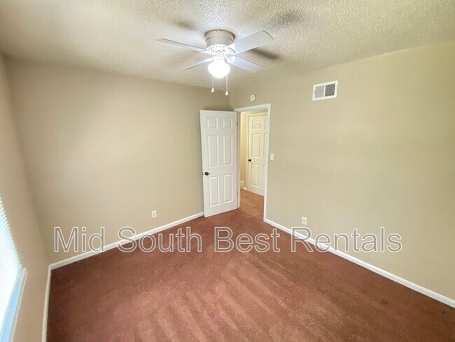 Foto del edificio - 3470 Suzanne Dr