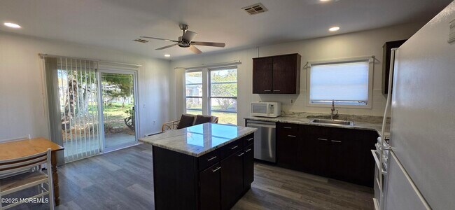 Foto del edificio - 90 Rodhos St