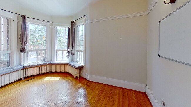 Photo du bâtiment - 157 Spadina Rd