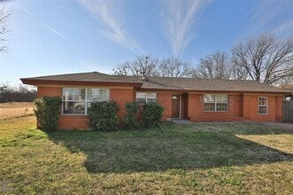 Building Photo - 2648 Maple St