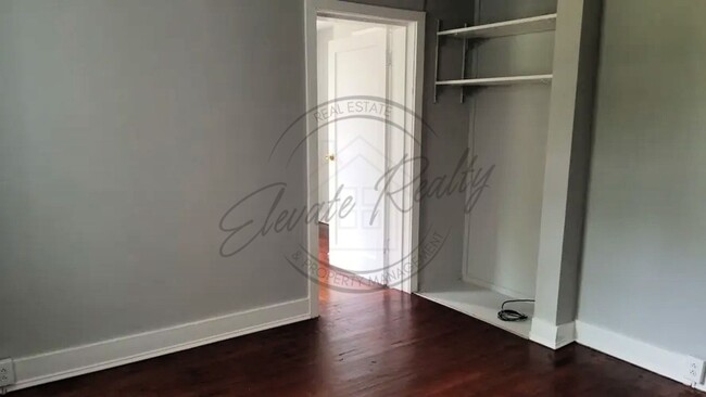 Foto del edificio - HOT LISTING in Edgehill Neighborhood! TWO ...