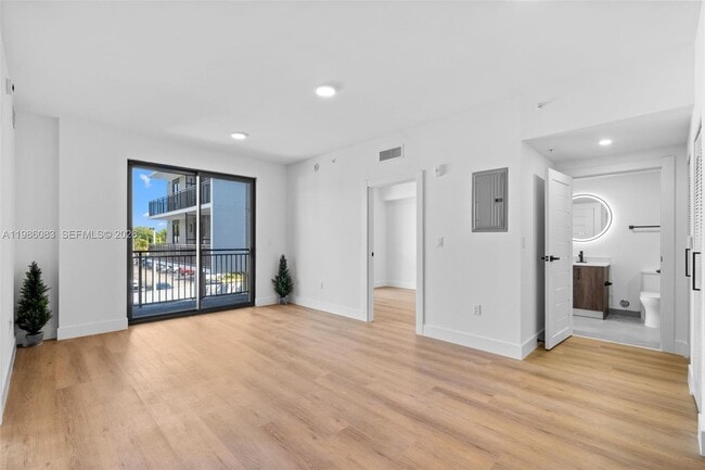 Foto del edificio - 2479 NE 192 St