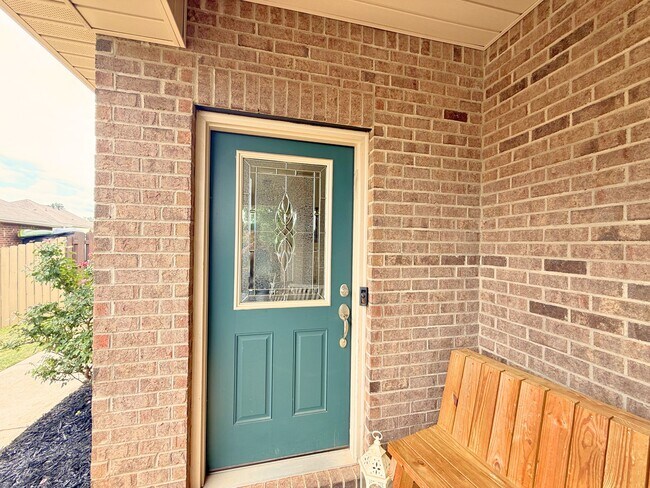 Foto del edificio - 323 Huntwood Dr
