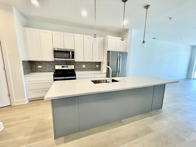 Foto del edificio - 3355 N Southport Ave