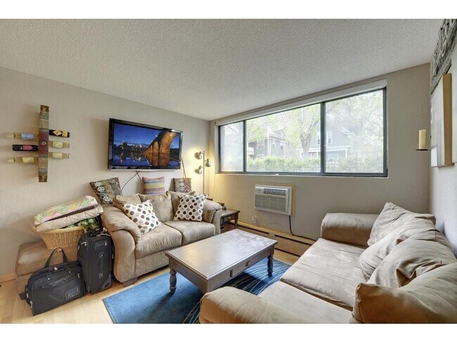 Foto del edificio - 2530 1st Ave S