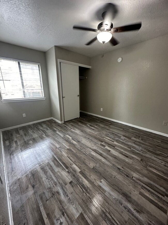 Building Photo - Spacious Two Bedroom Townhome with Private Patio!