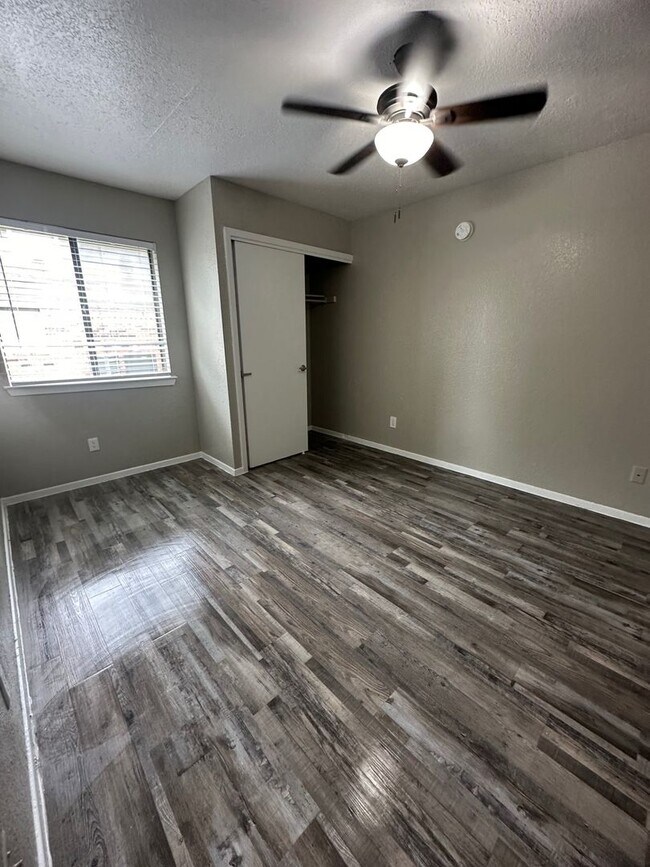 Foto del edificio - Spacious Two Bedroom Townhome with Private Patio!