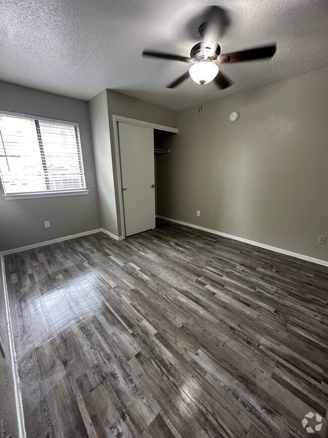 Building Photo - 1201 Park Vista Dr