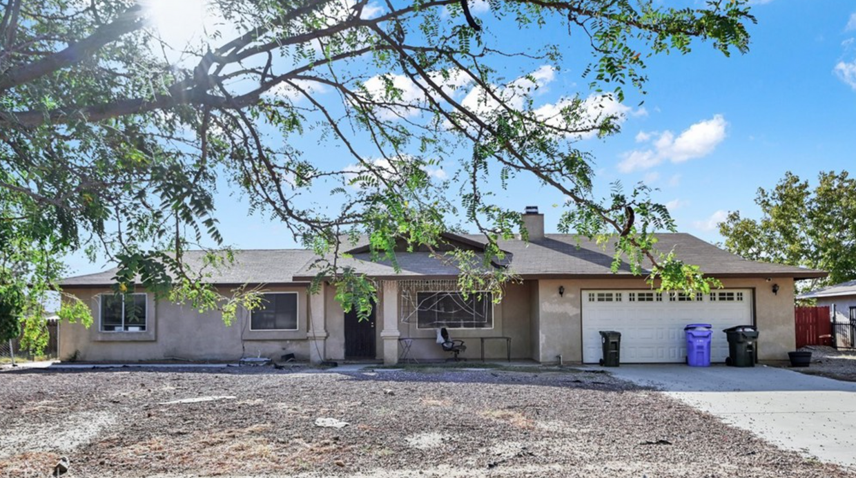 Foto del edificio - 4 BEDROOM APPLE VALLEY HOME