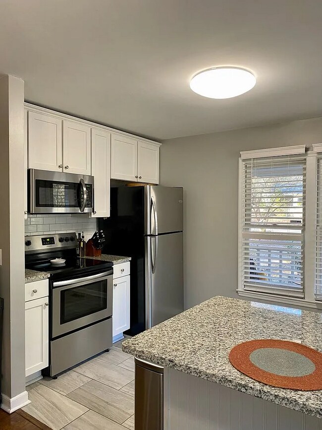 Foto del edificio - 3924 Bright Ave