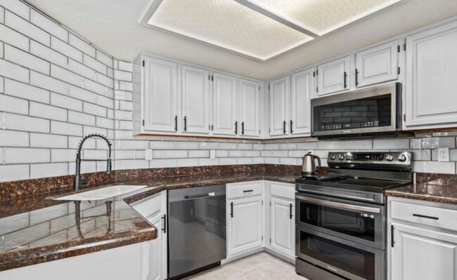 Building Photo - 9775 N 93rd Way
